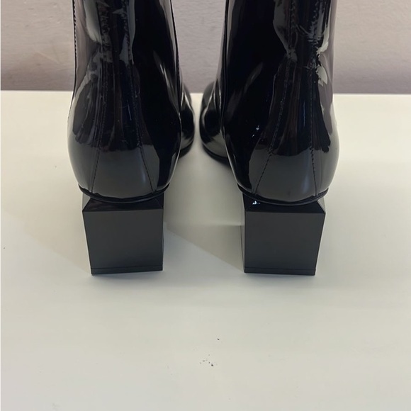 Agl MADE IN ITALY Black Ankle Boots with Sleek Design and Comfort - Picture 9 of 10